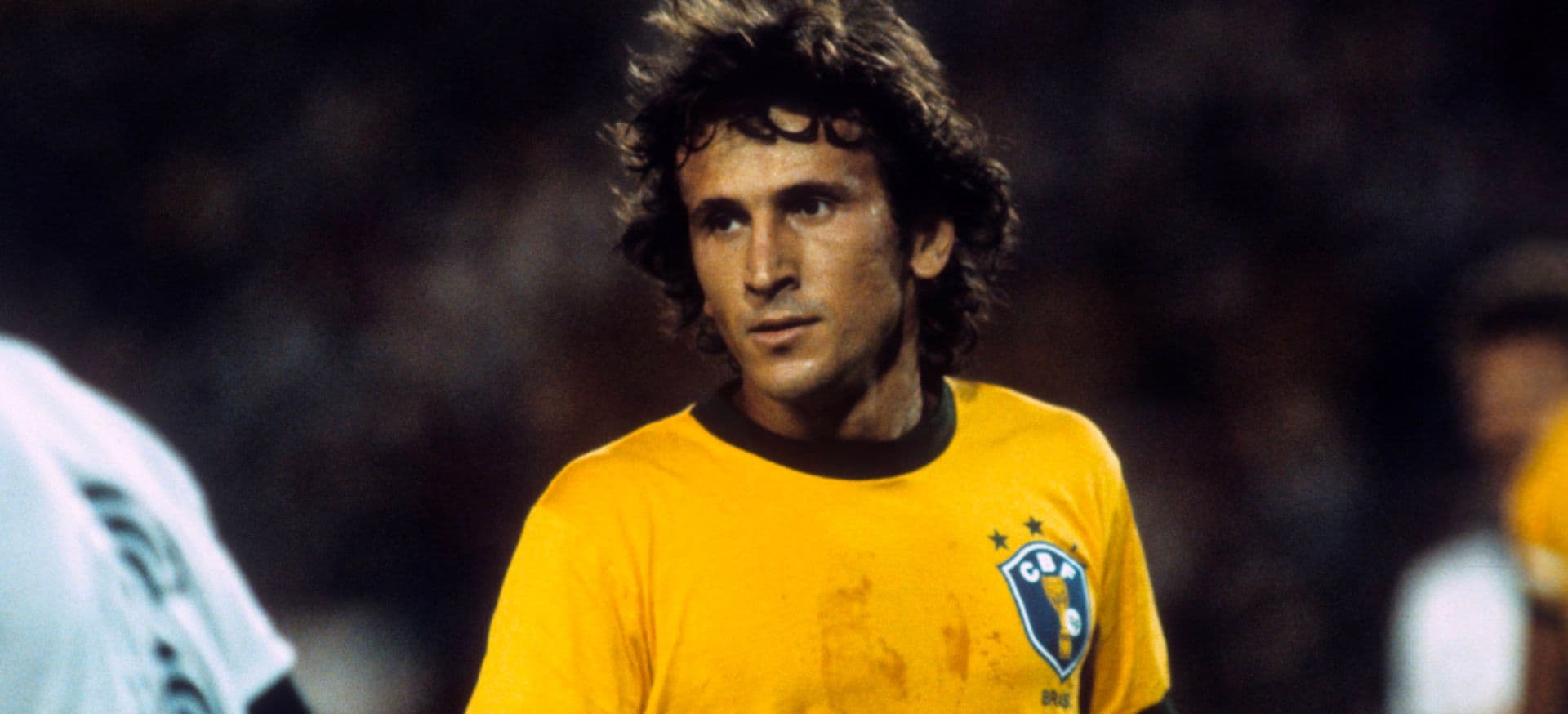 Zico jogando pela seleção brasileira