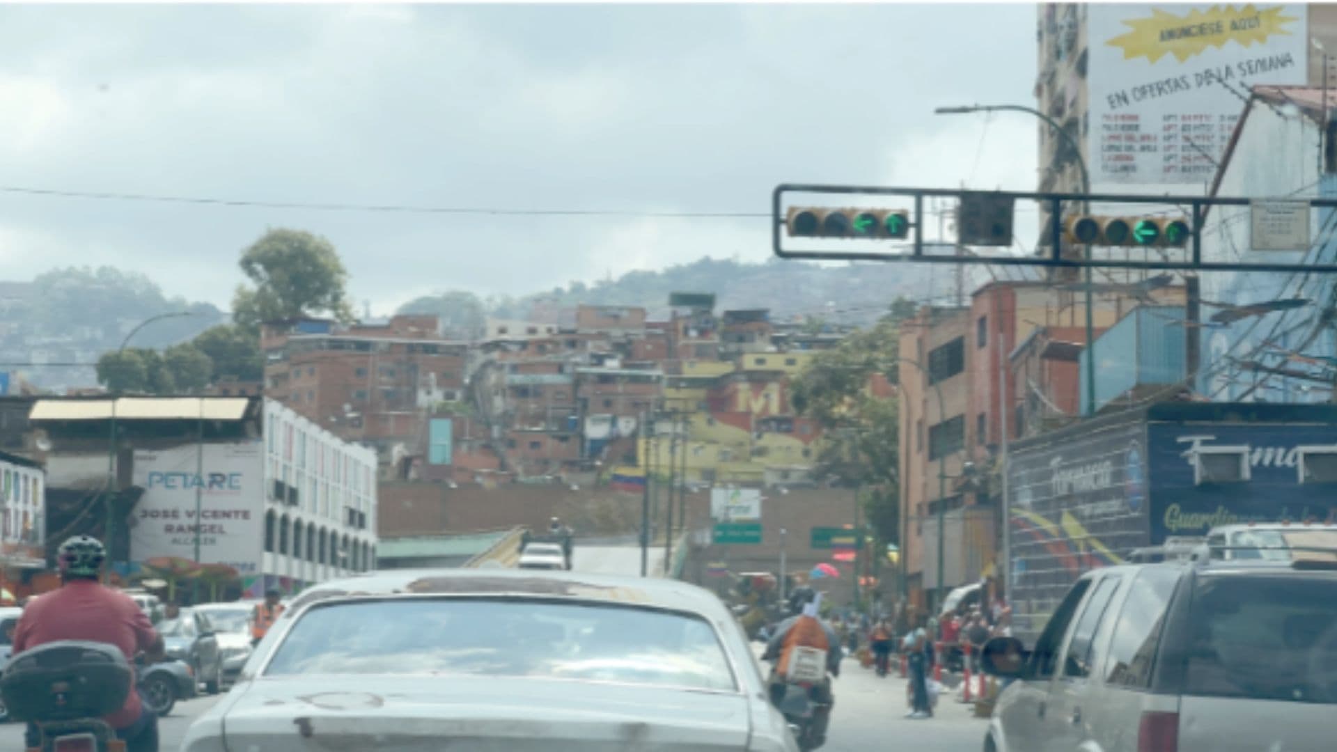 Petare, a maior favela da América Latina.