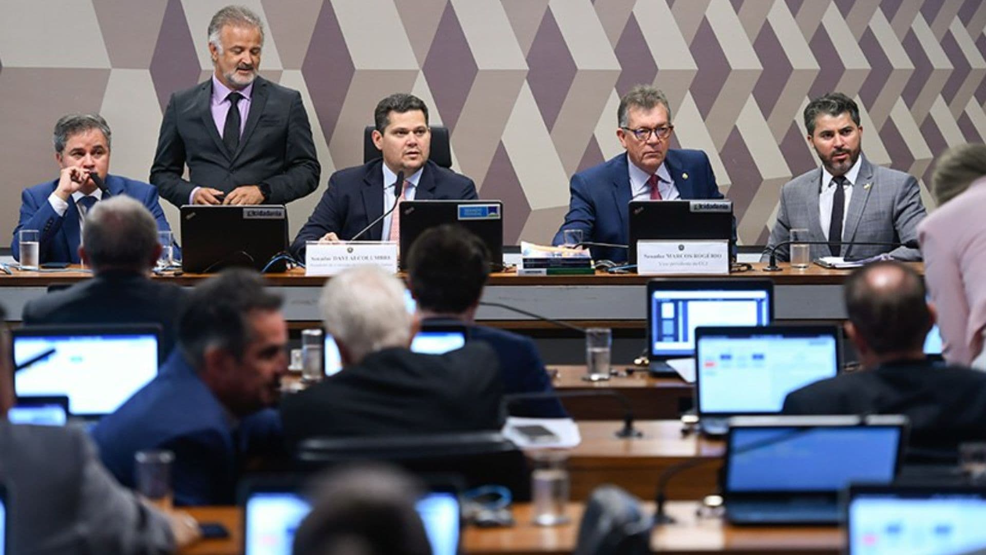 Efraim Filho (relator), Davi Alcolumbre (presidente da CCJ), Laércio Oliveira e Marcos Rogério durante votação.