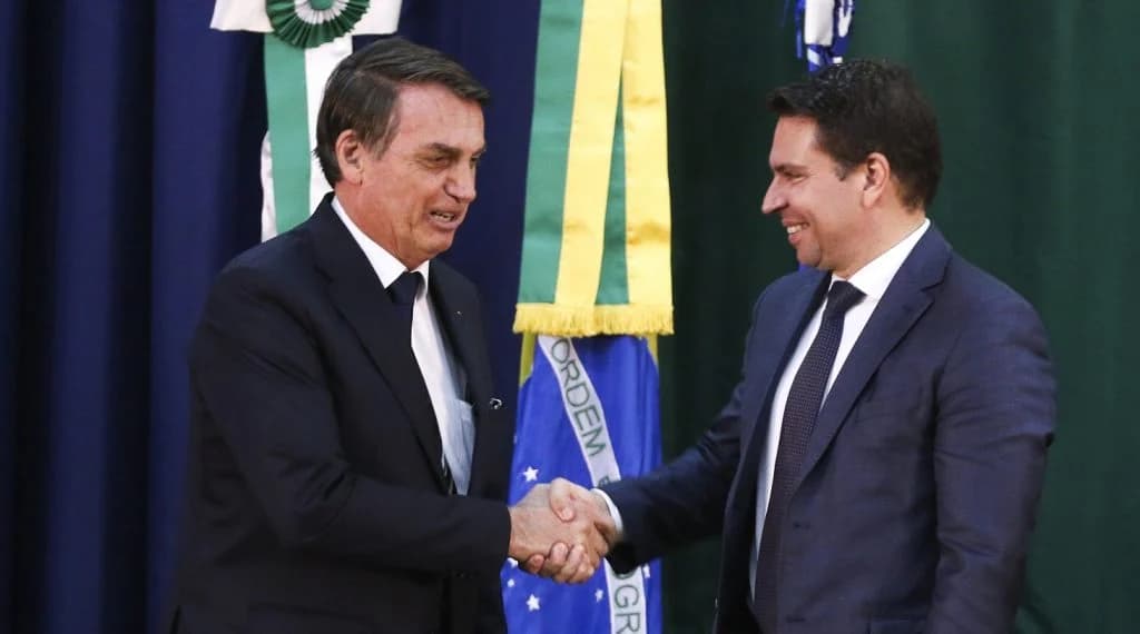 Por 44 a 18, CCJ da Câmara suspende processo ligado a 'suposto golpe' envolvendo deputado Ramagem, ex-presidente Bolsonaro e outros investigados.