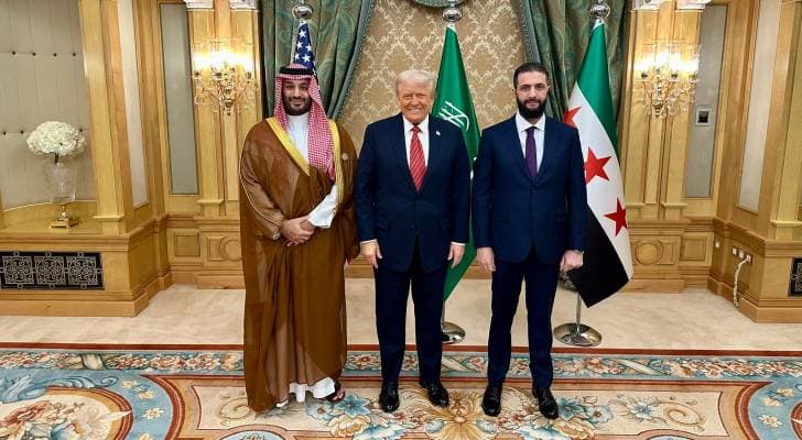 Ahmed al-Sharaa, ex-Al-Qaeda, assume liderança síria. EUA anunciam acordo, fim de sanções e exigem reconhecimento de Israel.