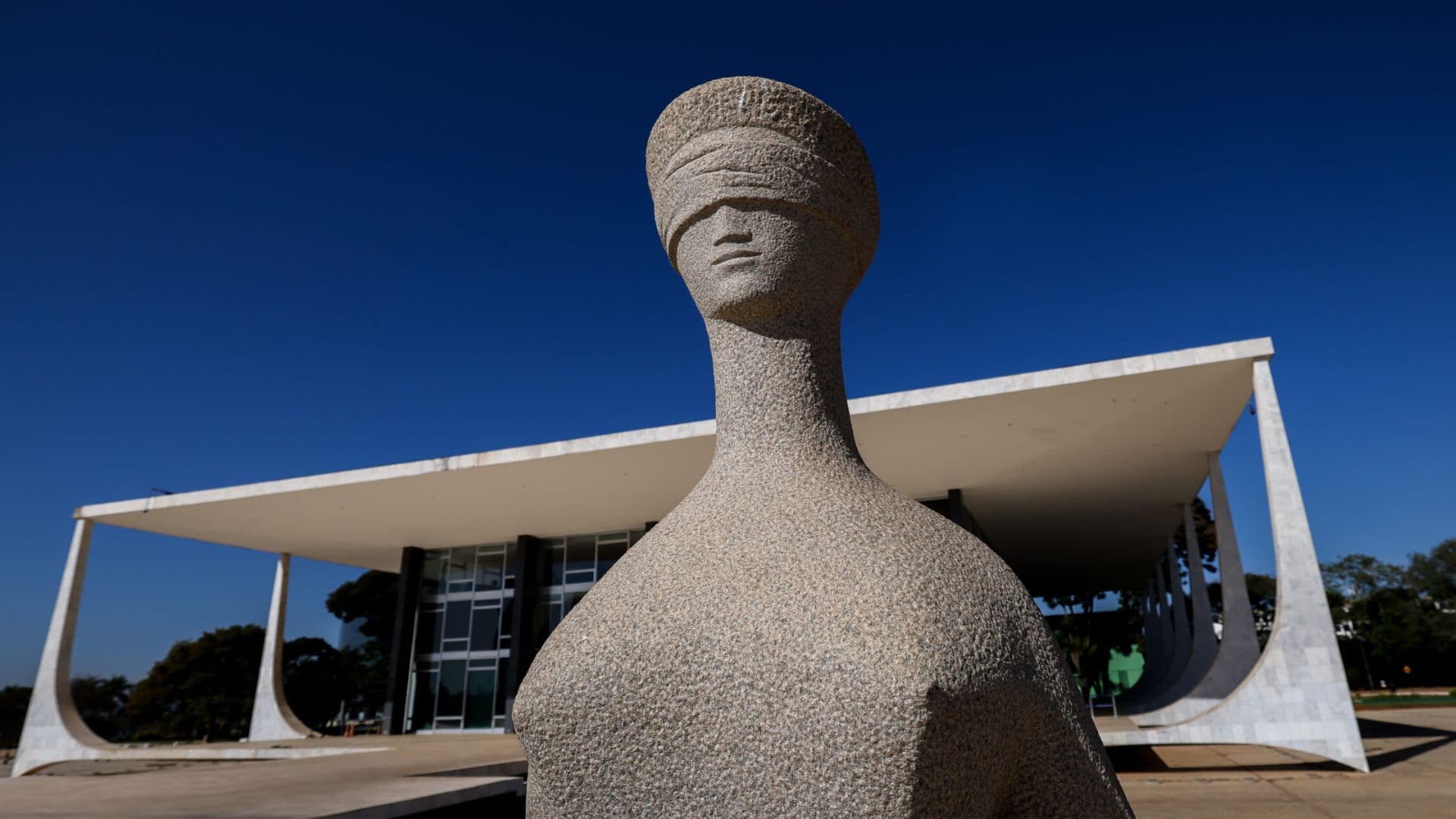Escultura "A Justiça" símbolo do STF. 