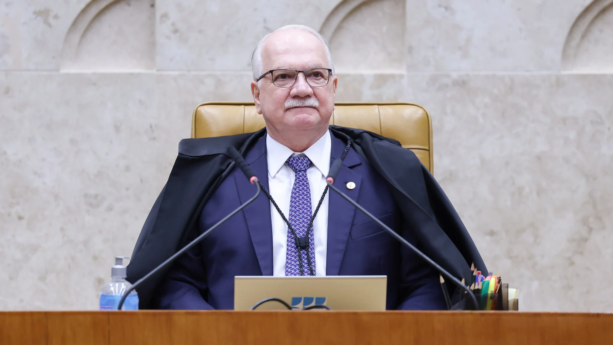 Presidente do STF abre sessão histórica pedindo equilíbrio e serenidade aos ministros 