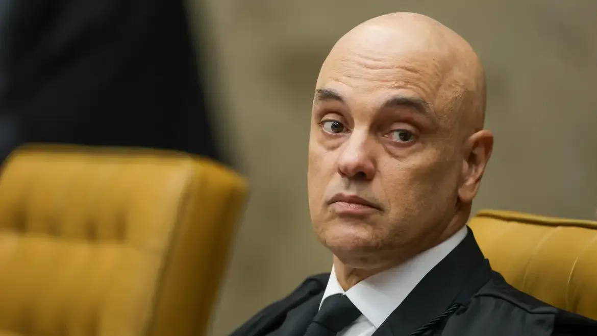 Lula conversando com Moraes