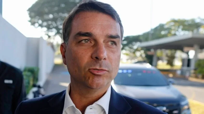 Eduardo Bolsonaro e Flávio Bolsonaro respondem Zema