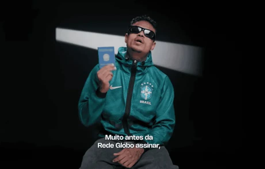 MC Cabelinho em vídeo do canal Revelando