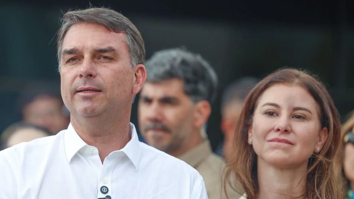 Flávio Bolsonaro tem 10 pontos de vantagem em pesquisa