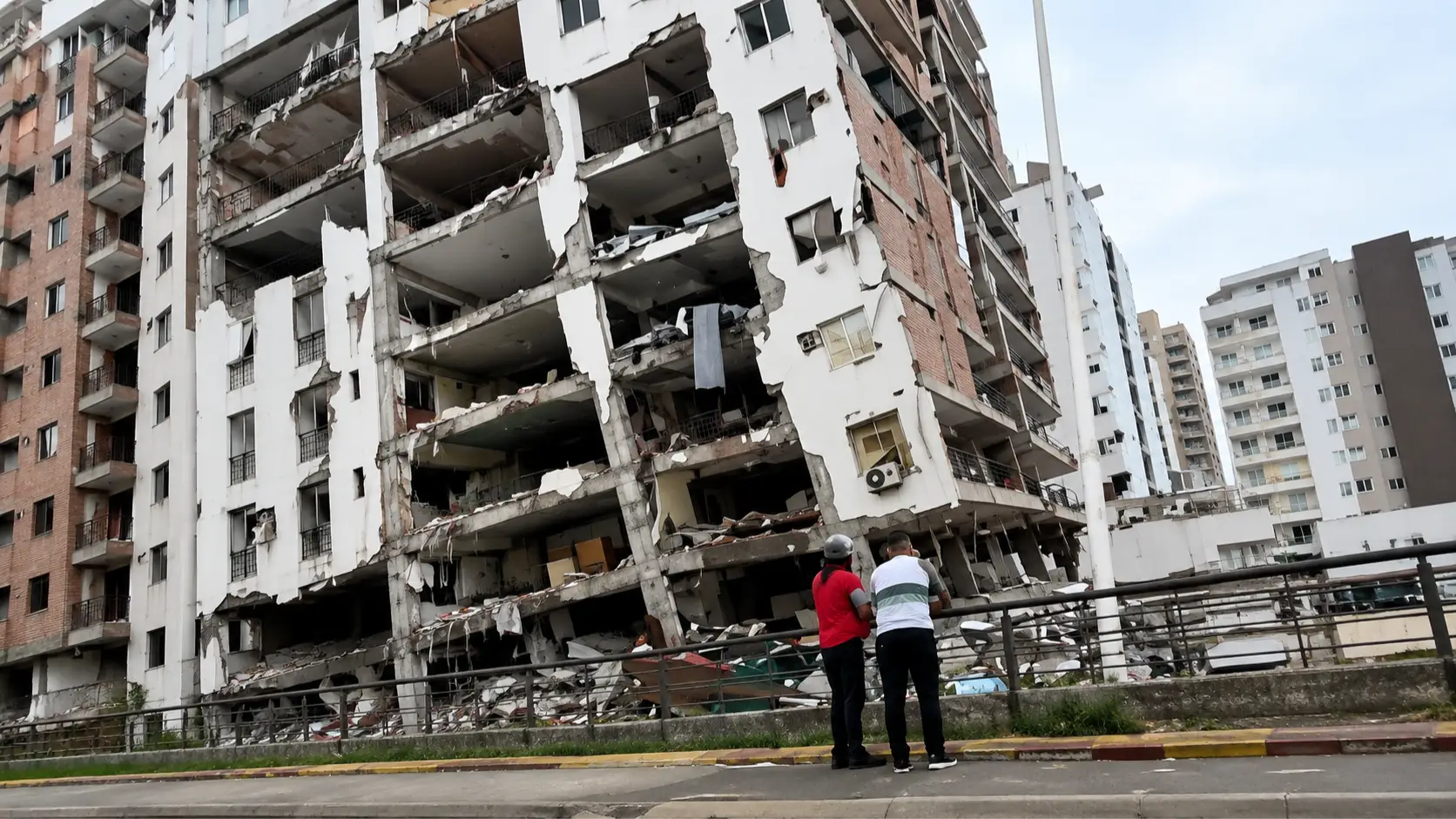 VENEZUELA enfrenta crise com terremoto