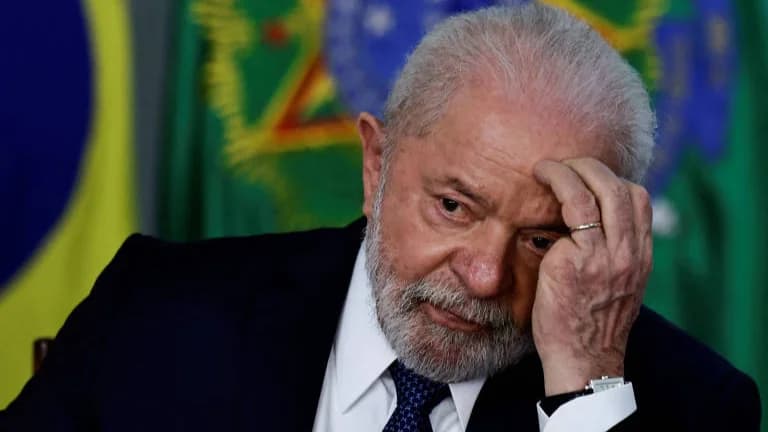 Lula preocupado, desaprovação do presidente subiu para maior nível em dopis anos e a aprovação despencou