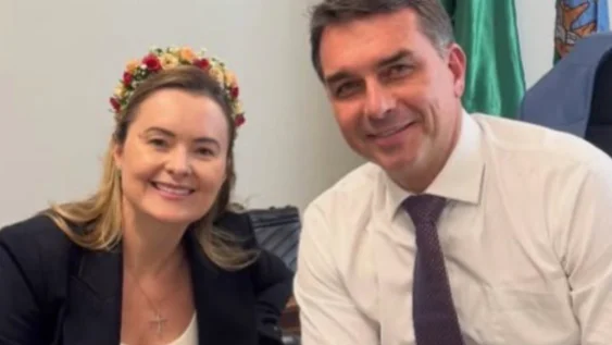 Flávio Bolsonaro poderá ter Júlia Zanatta como vice-presidente