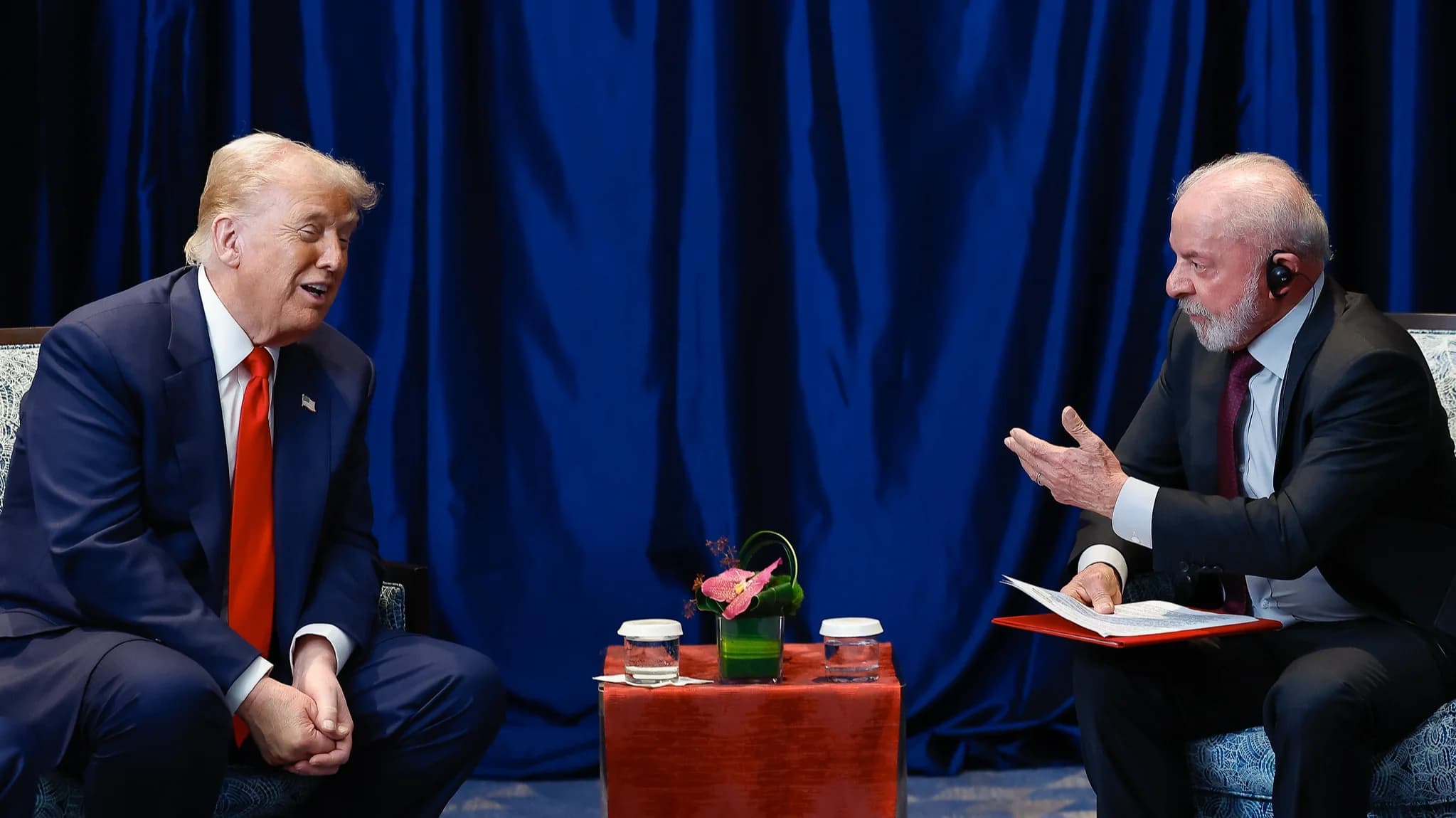 Trump e Lula conversando