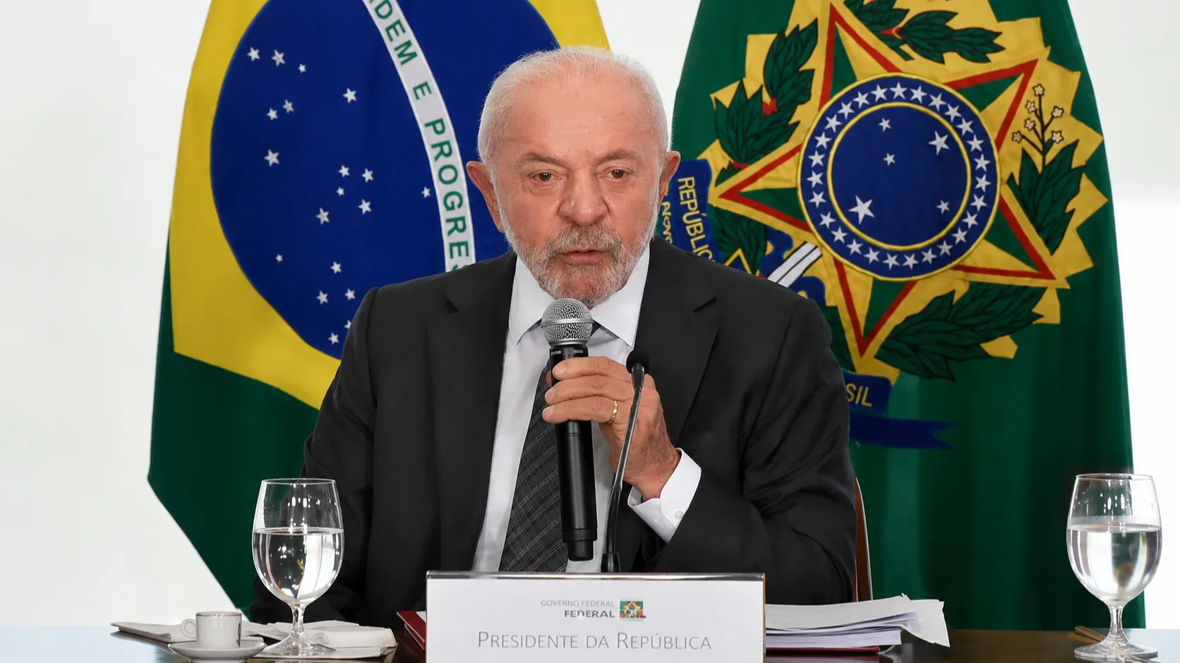 Lula defende reforma no judiciario e critica Mendonça