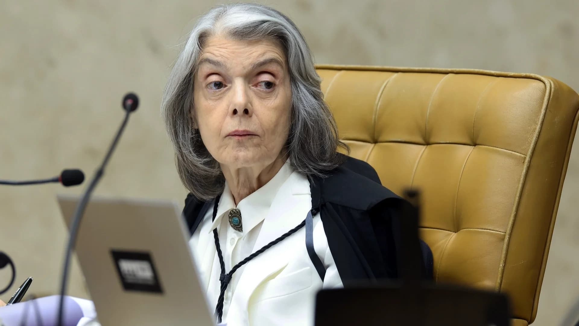 Cármen Lúcia pediu desculpas por escândalos no STF