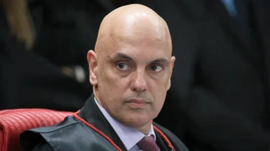 Jornais pedem impeachment ou renúncia de Moraes em editoriais