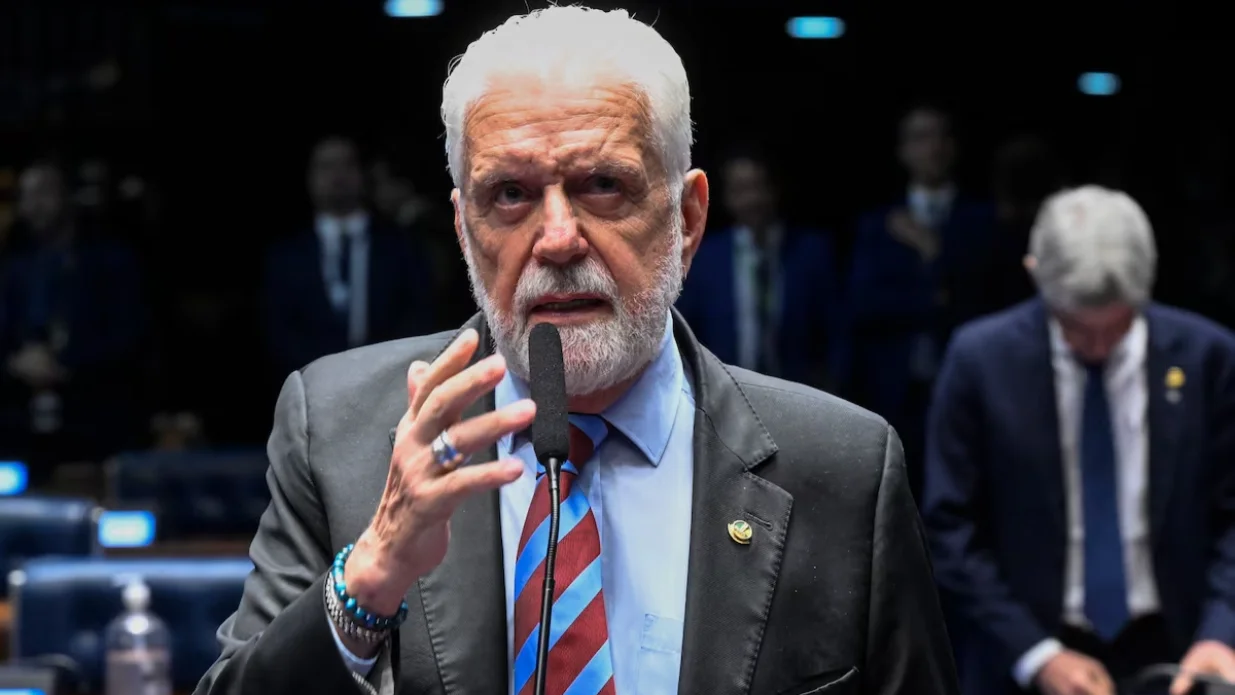 Jaques Wagner falando sobre não ter relação com o master dias antes de ser alvo em operação