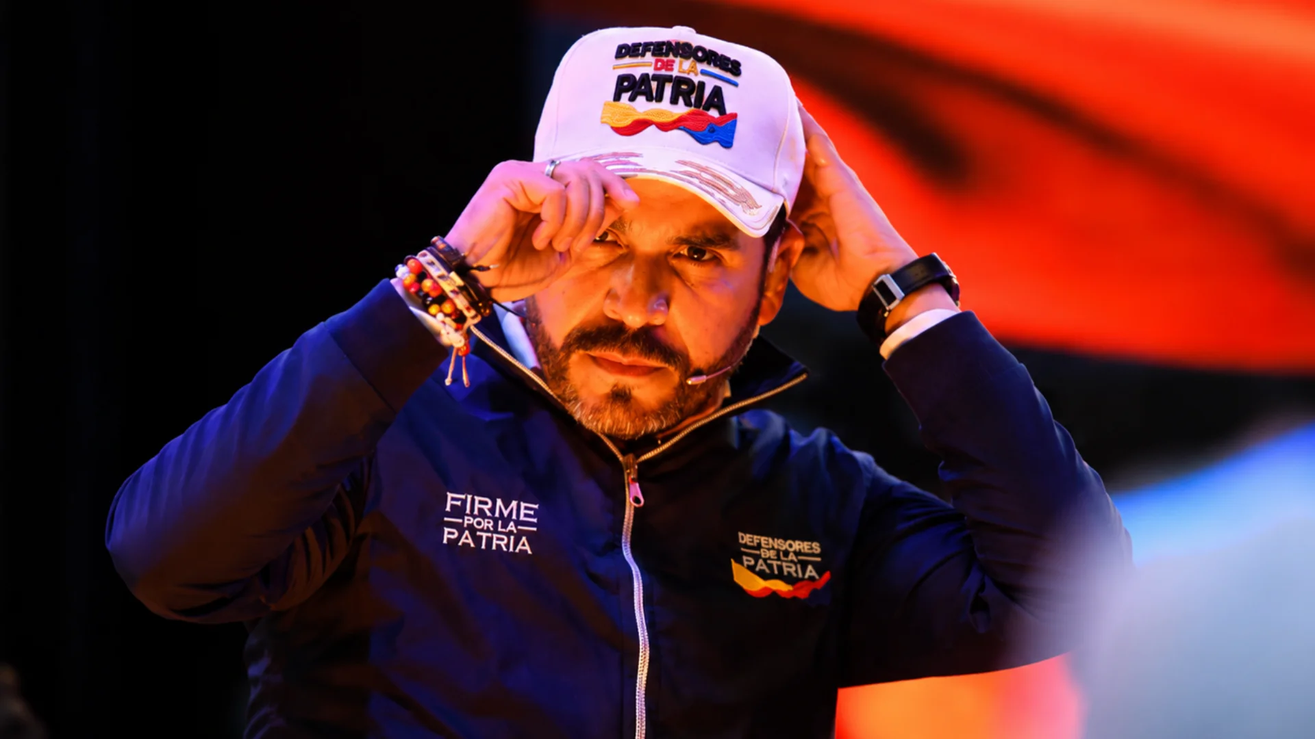 Abelardo de la Espriella, o “Bukele colombiano”, apostou no discurso de mão dura e na oposição ao governo Petro para chegar ao centro da política nacional.