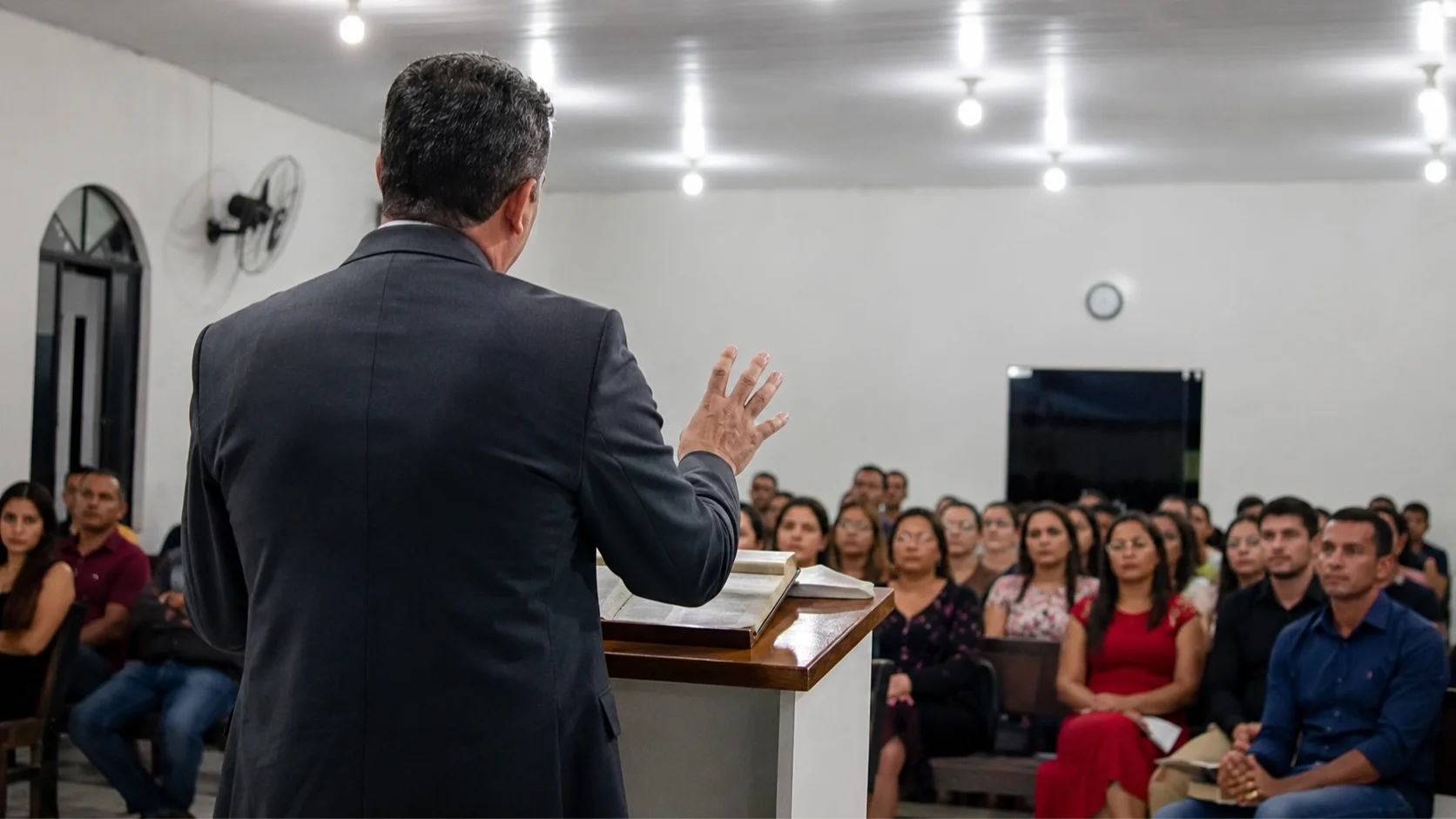 Pastor é condenado a pagar indenização por expor segredo de fiel