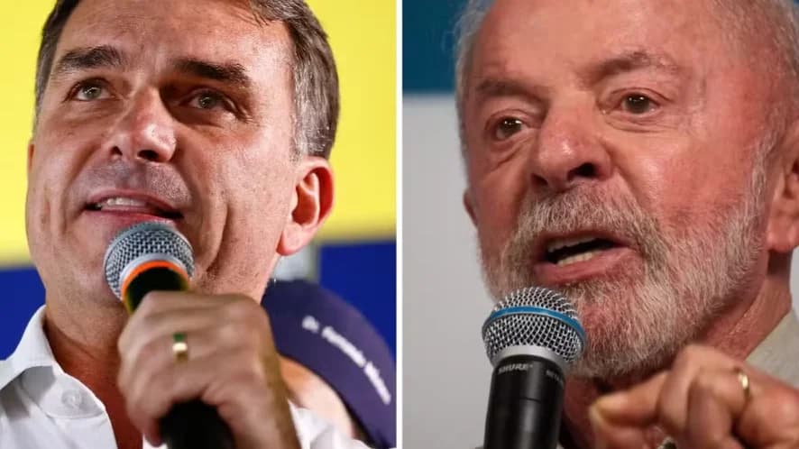 Flávio Bolsonaro (PL) e Lula (PT) discursando ao microfone