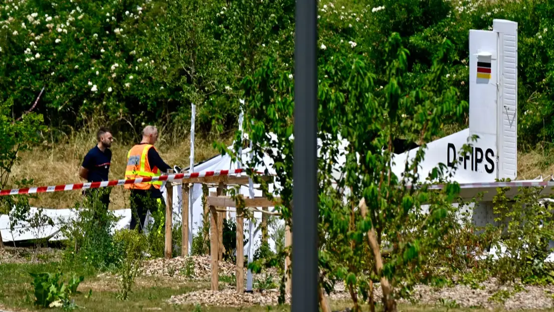 Local onde um avião caiu em Tomblaine, perto de Nancy, no nordeste da França, em 28 de junho de 2026. Foto: Alexandre Marchi/L’Est Républicain/MAXPPP
