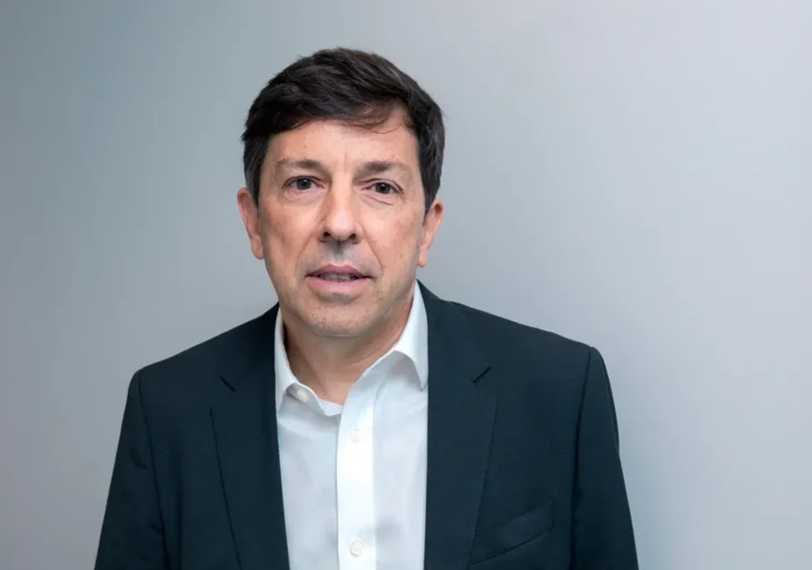 Fundador do Partido Novo em retrato