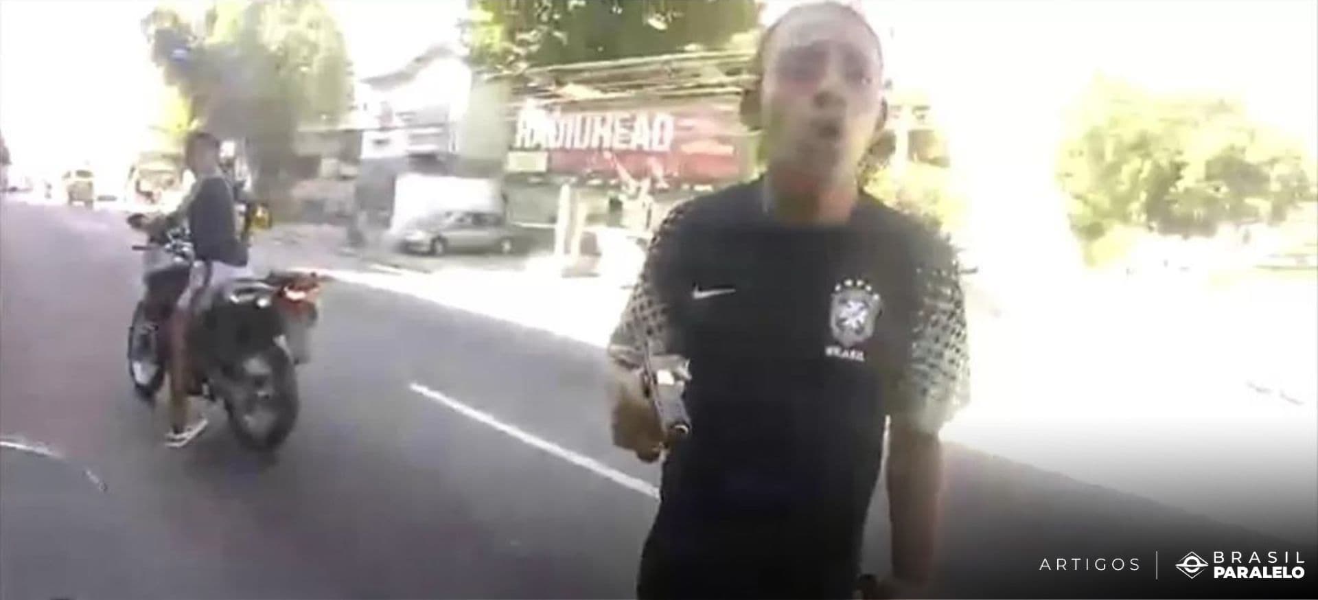 Menor de idade praticando assalto a mão armada.