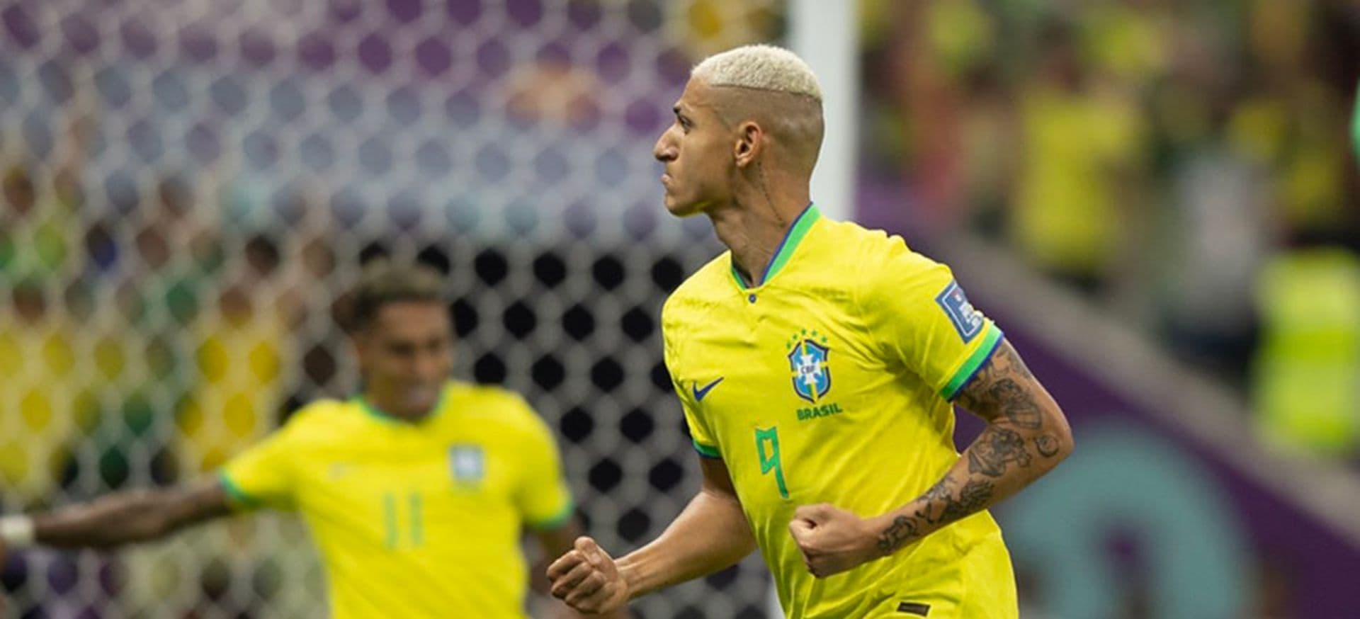 Richarlison com a camisa 9 da seleção brasileira