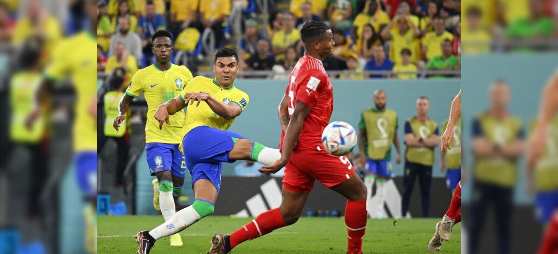 Casemiro e Vinícius Júnior celebrando o gol do Brasil.