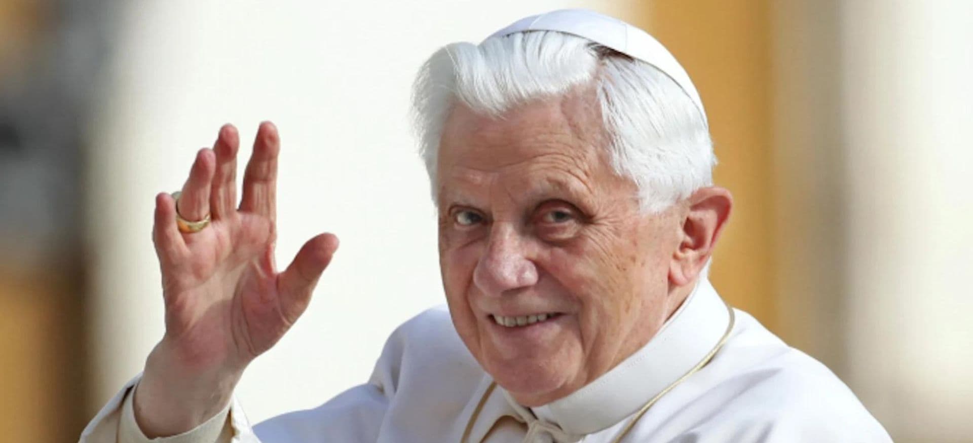 Morre Papa Bento XVI