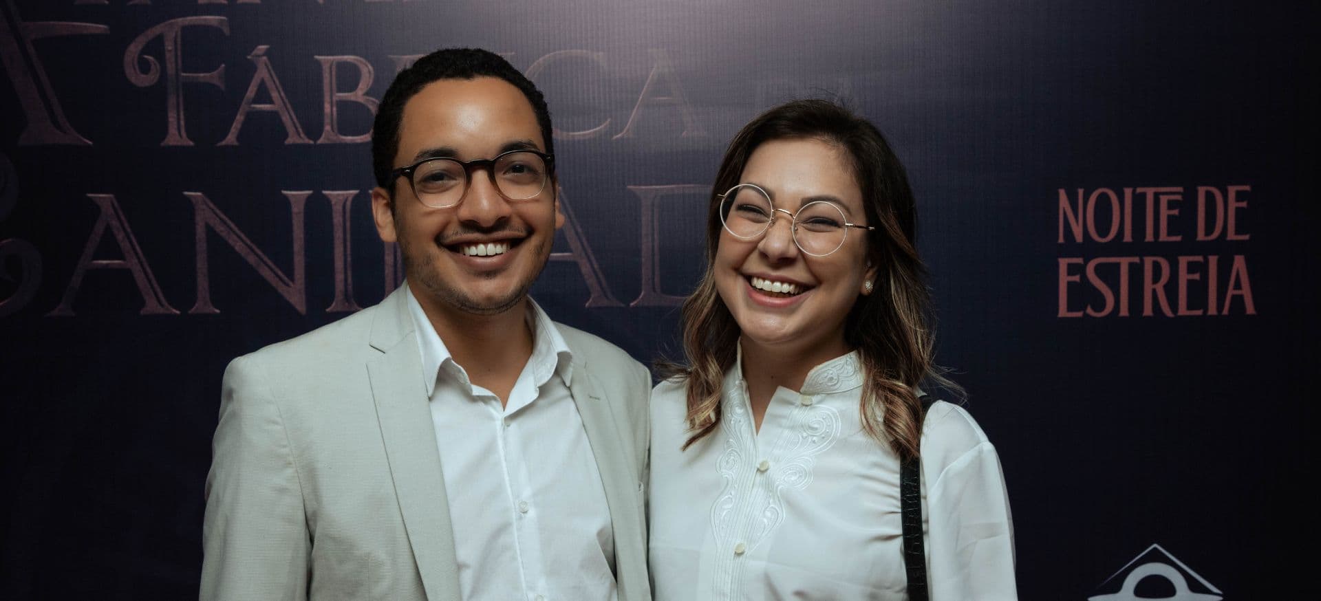 Diretor do documentário A Fantástica Fábrica da Sanidade e sua esposa