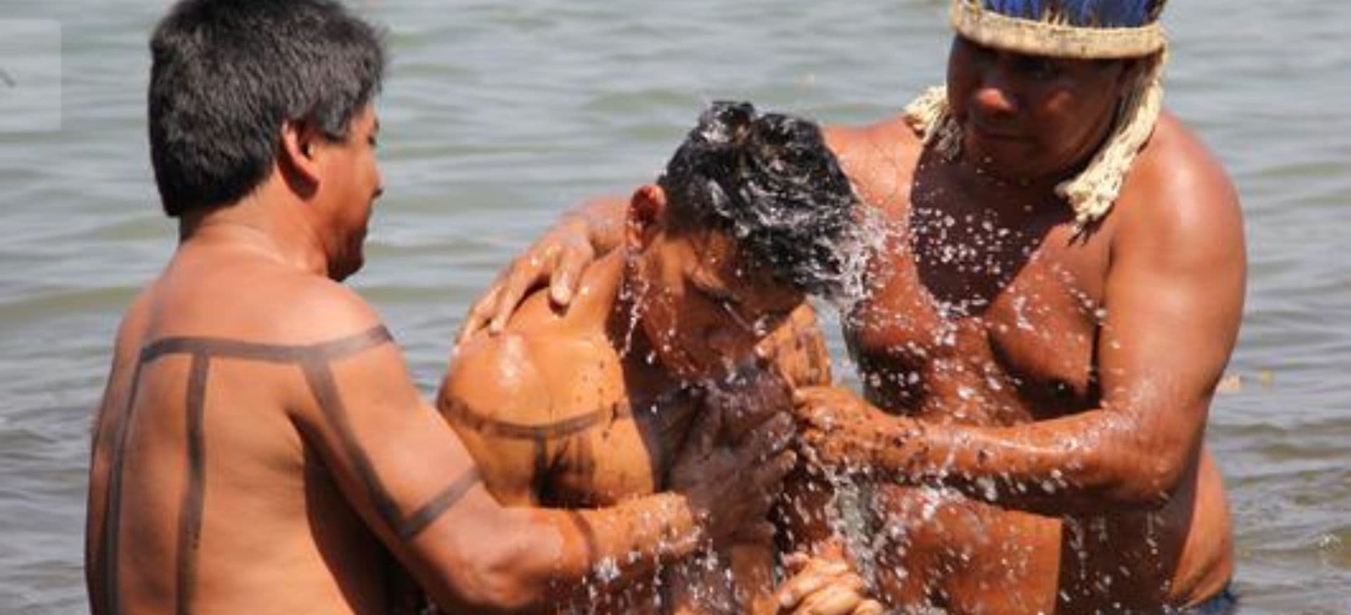 Governo Federal aceita pedido da Funai e da Sesai para proibir manifestações religiosas entre os yanomamis, bem como o uso de roupas com imagens e expressões religiosas.