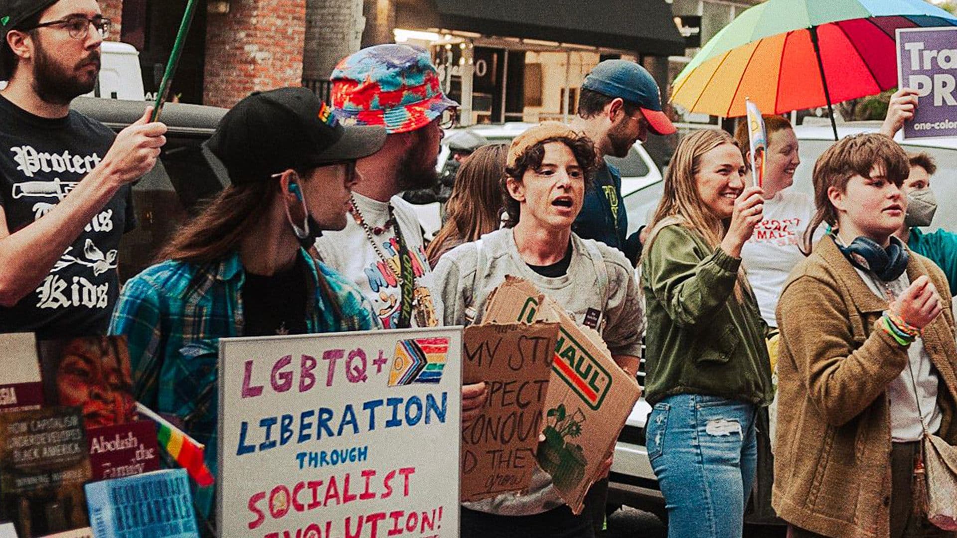 Protestos em frente ao Drip Café.