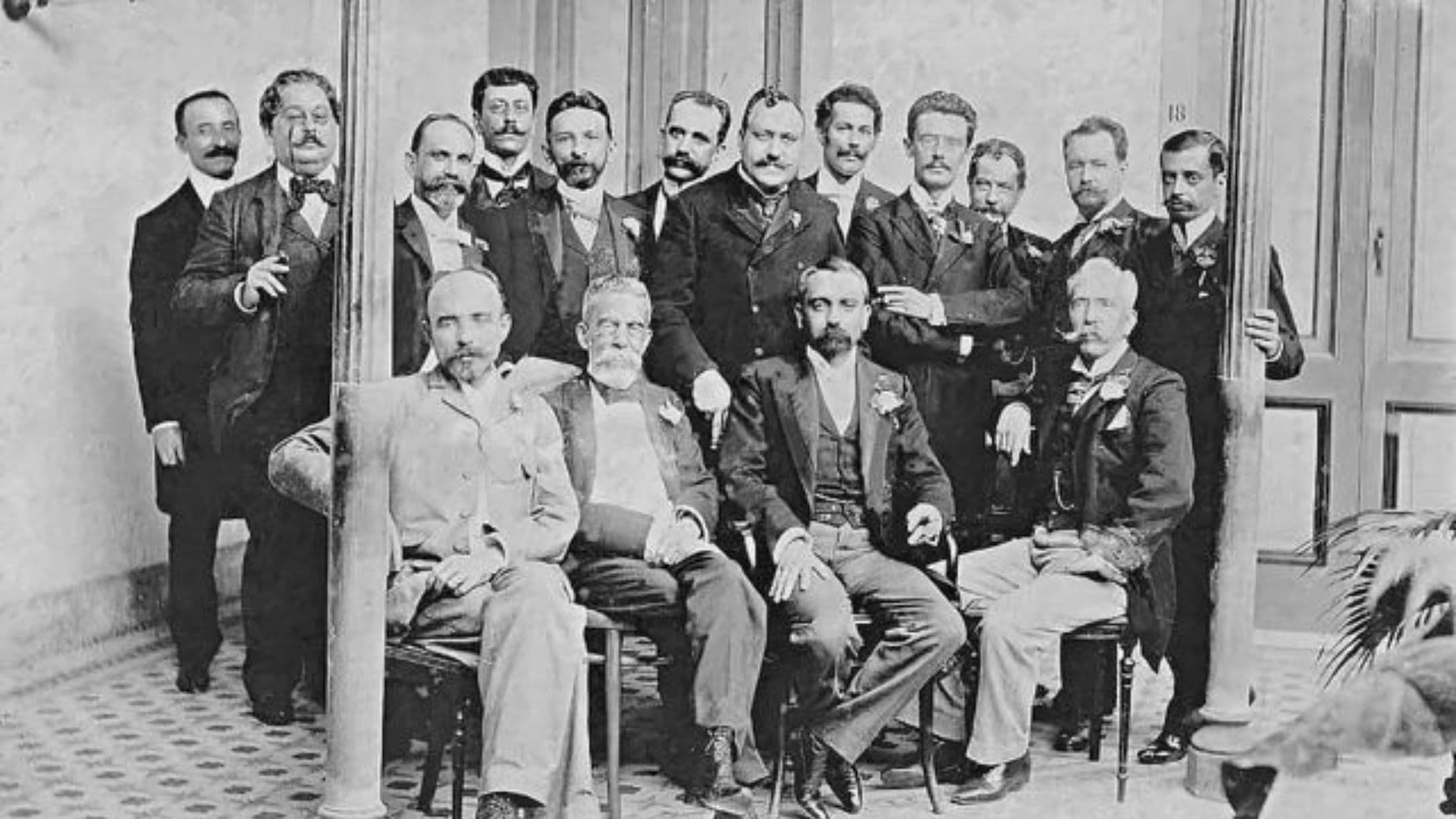 Machado de Assis e os demais escritores fundadores da ABL.