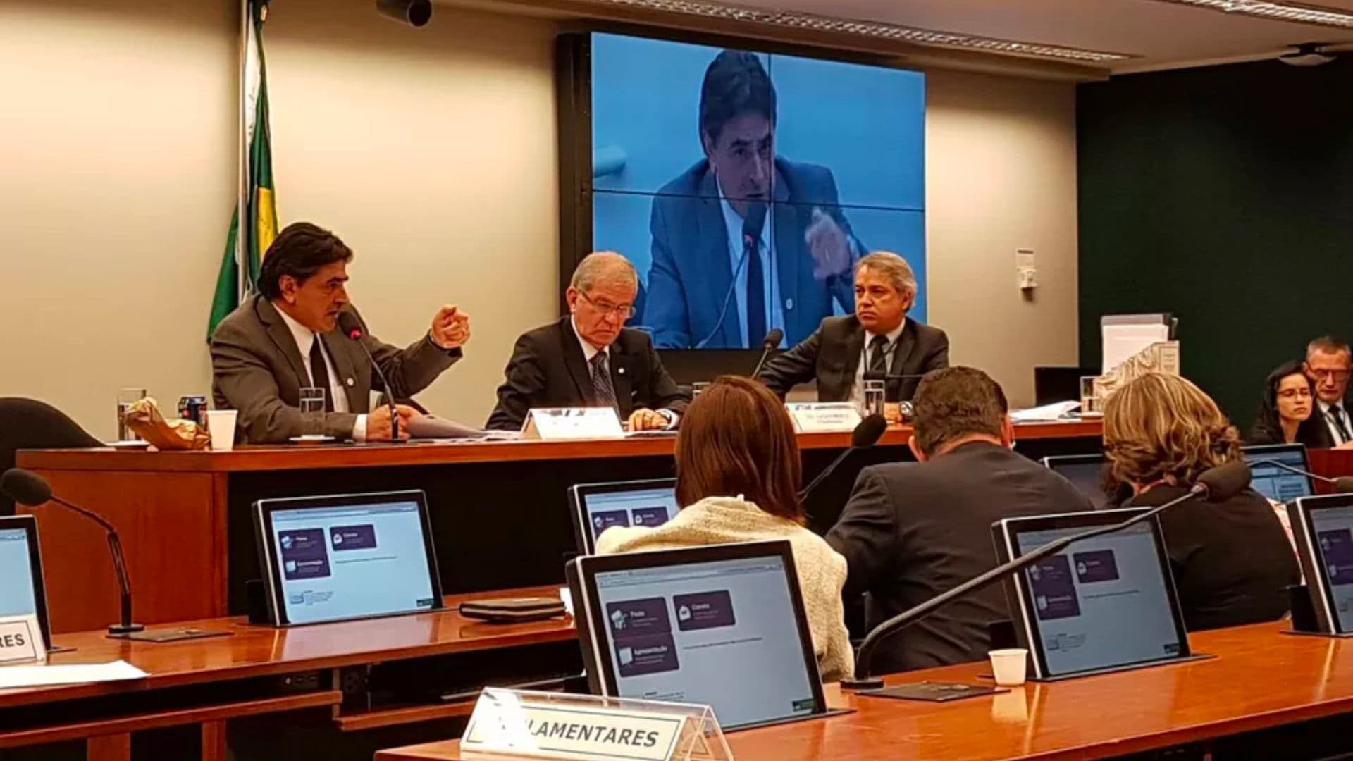 Deputados durante a sessão que aprovou o relatório final da CPI da Lei Rouanet.