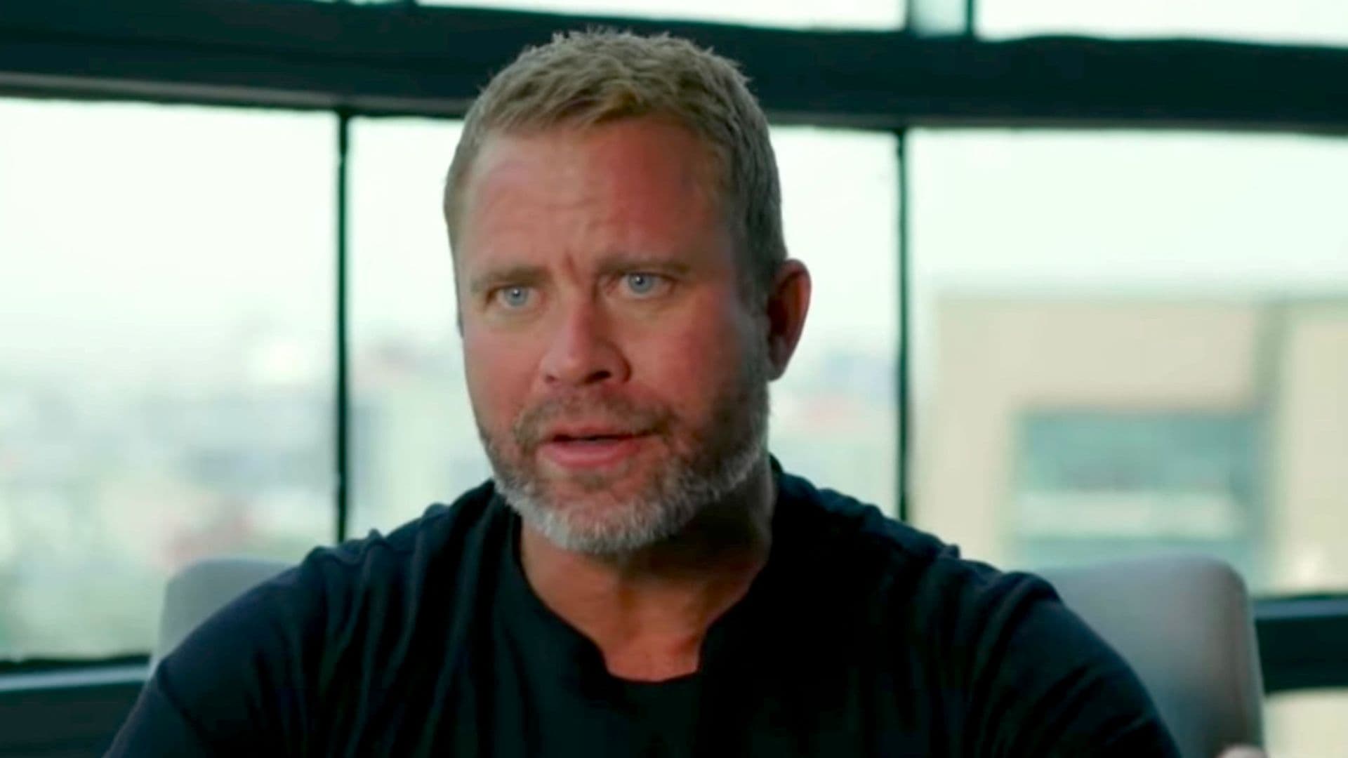 Tim Ballard sendo entrevistado com Lewis Howes na The School of Greatness.