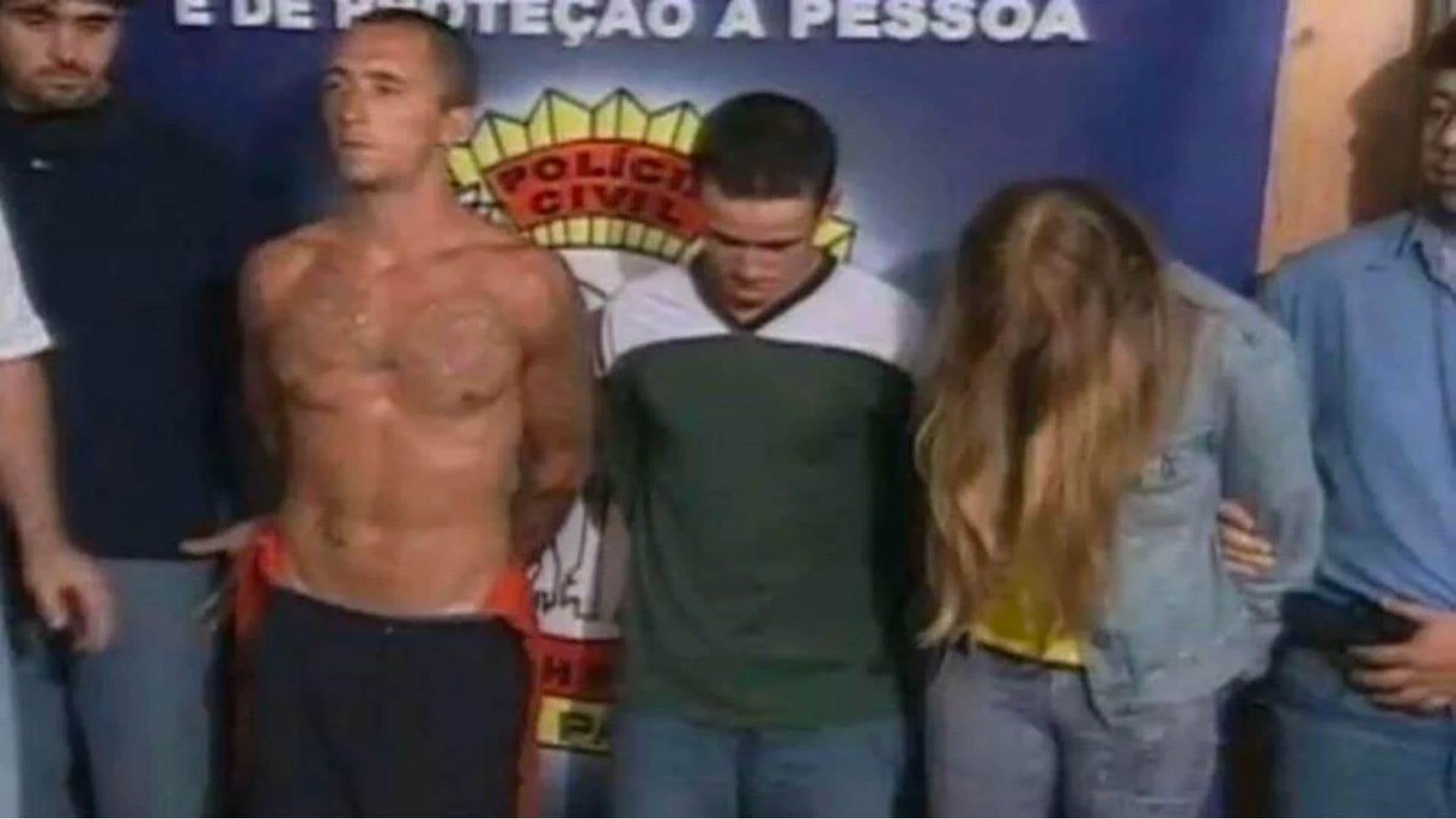 Suzane Richthofen e os irmãos Daniel e Christian Cravinhos sendo presos.