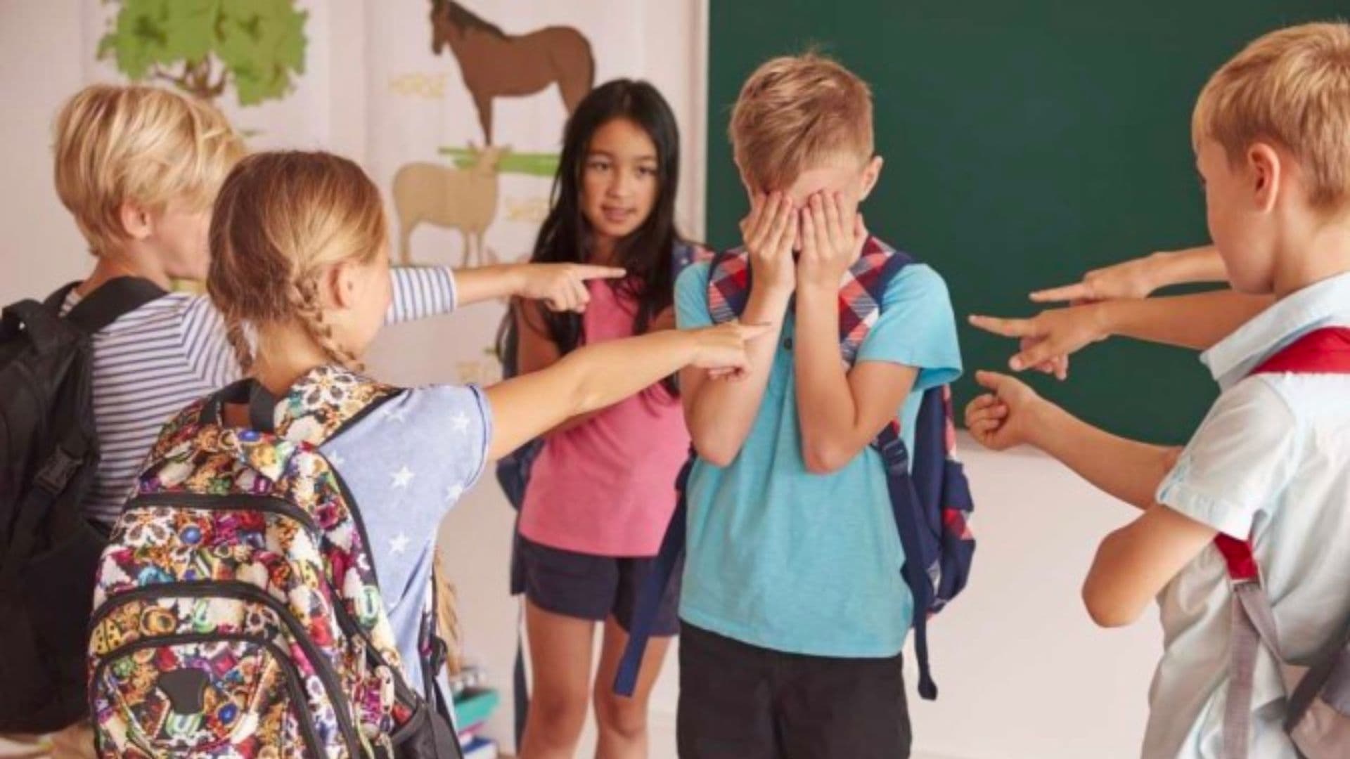 Garoto sofrendo bullying