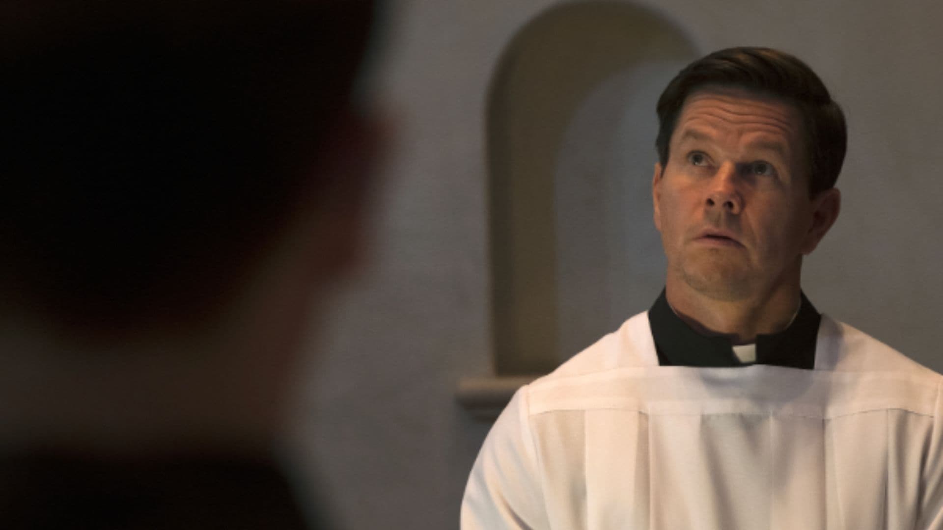 Mark Wahlberg no filme Padre Stu