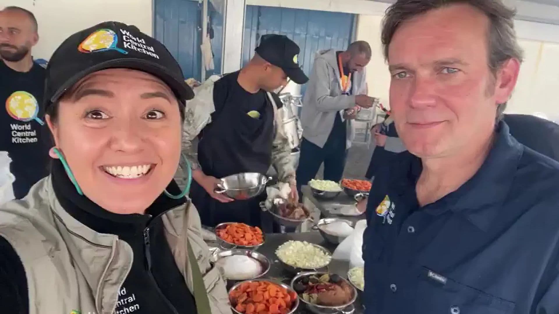 Membros da ONG World Central Kitchen