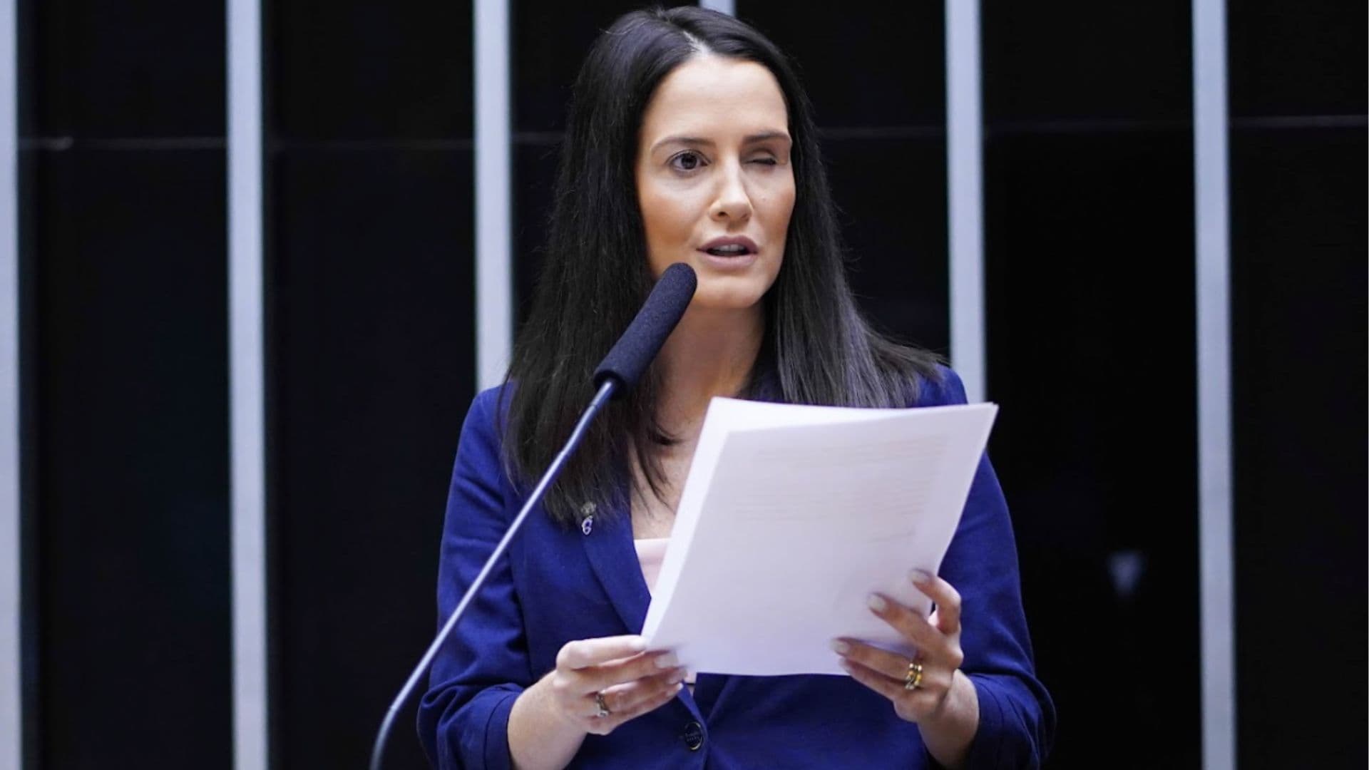 Deputada Amália Barros discursando