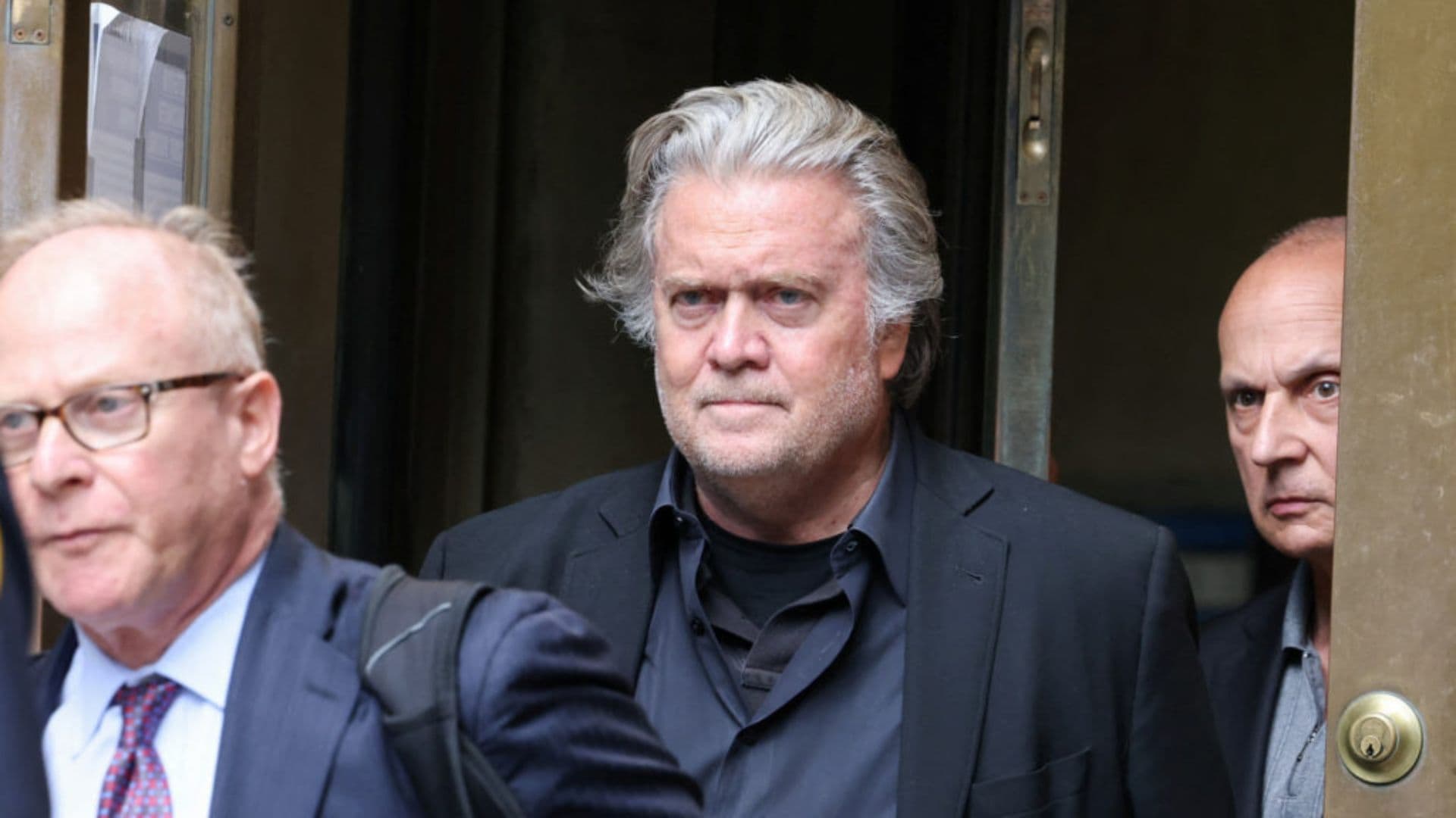 Steve Bannon, ex-estrategista de Trump que pode ser preso por desacato