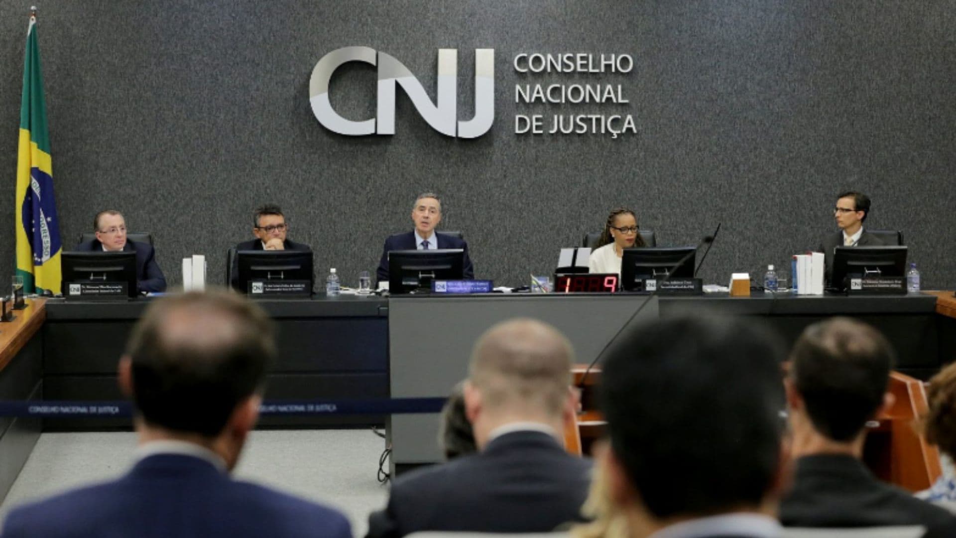 Mesa diretora no CNJ é presidida por Barroso