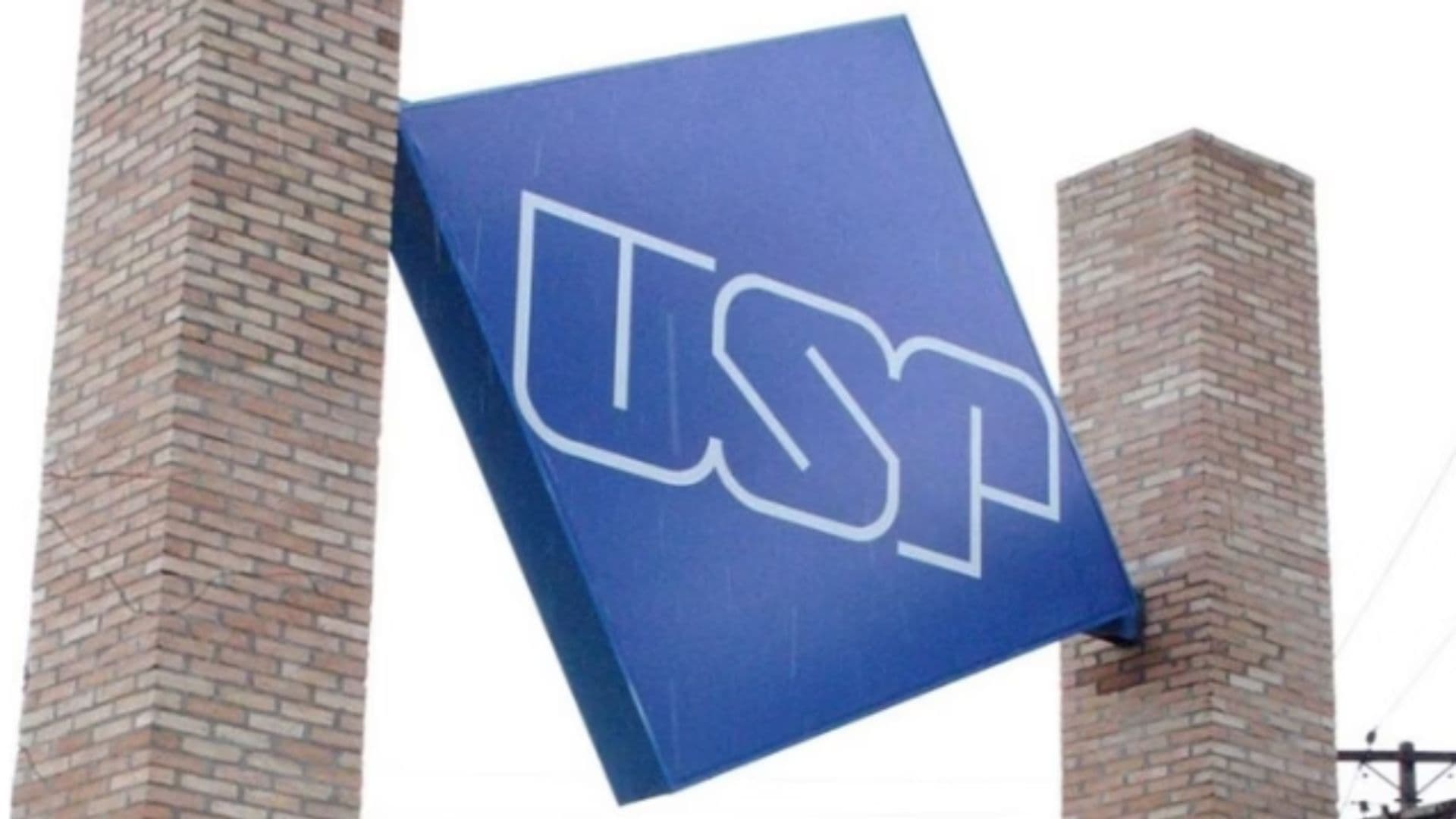 Imagem da placa de identificação da USP