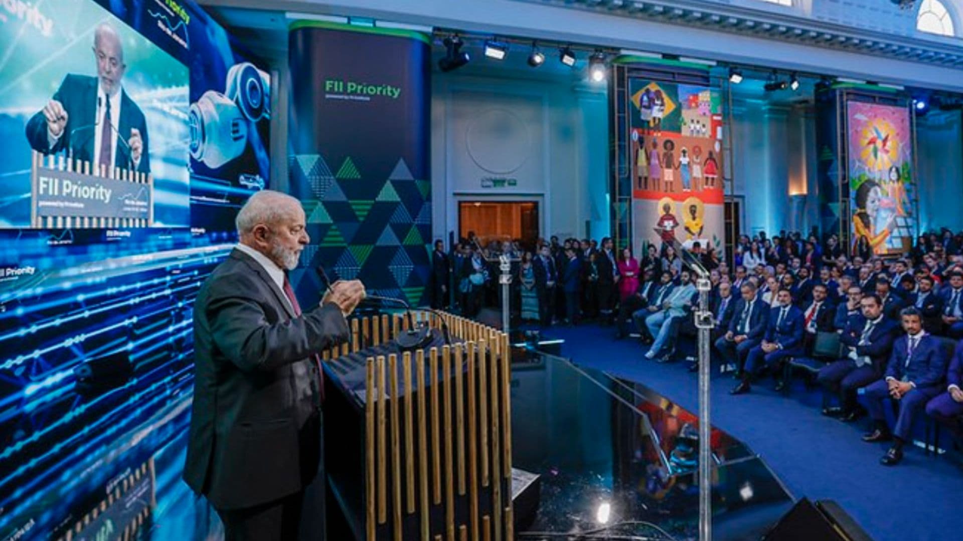 Lula discursa para empresários