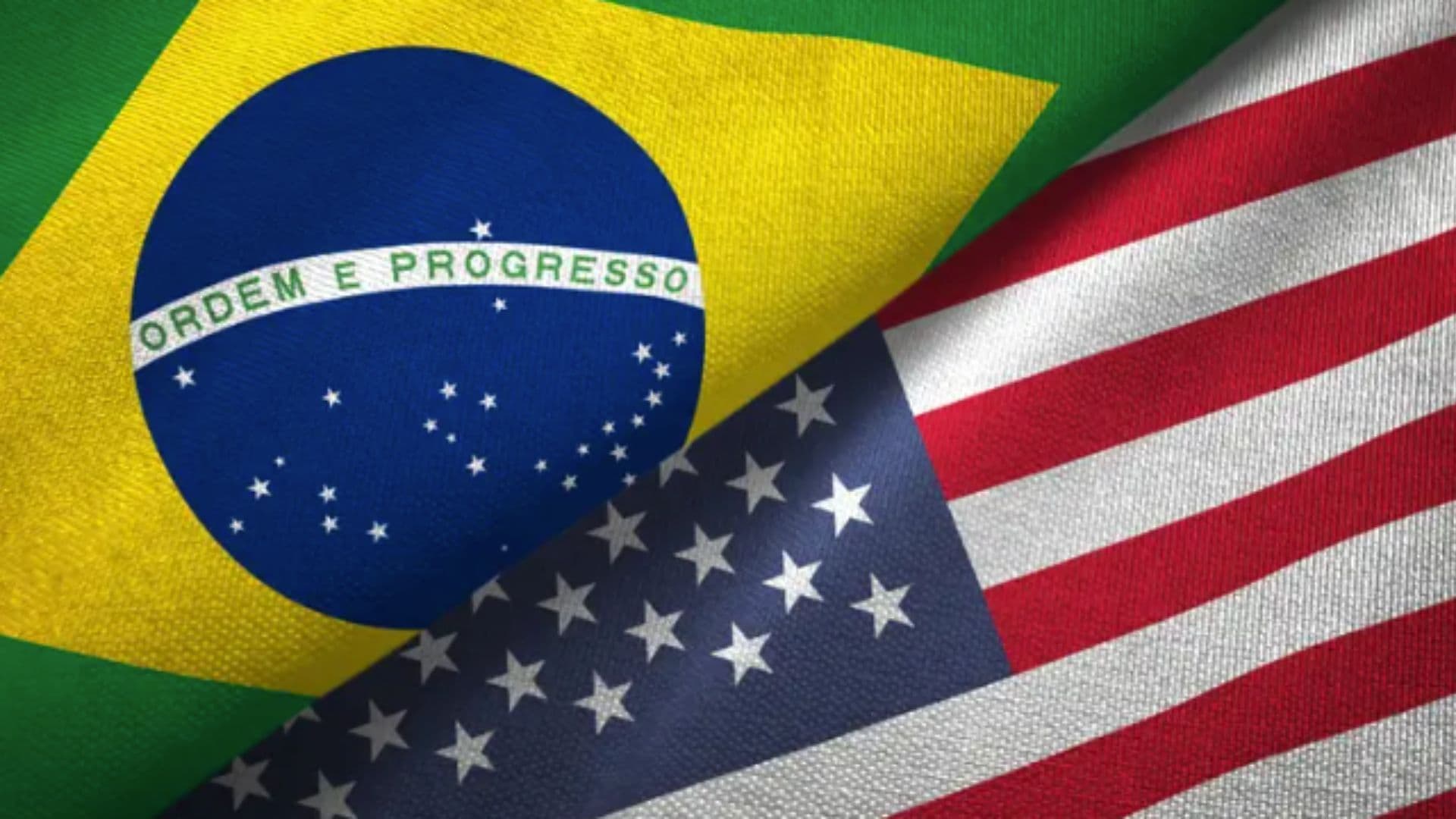 Bandeiras do Brasil e dos Estados Unidos