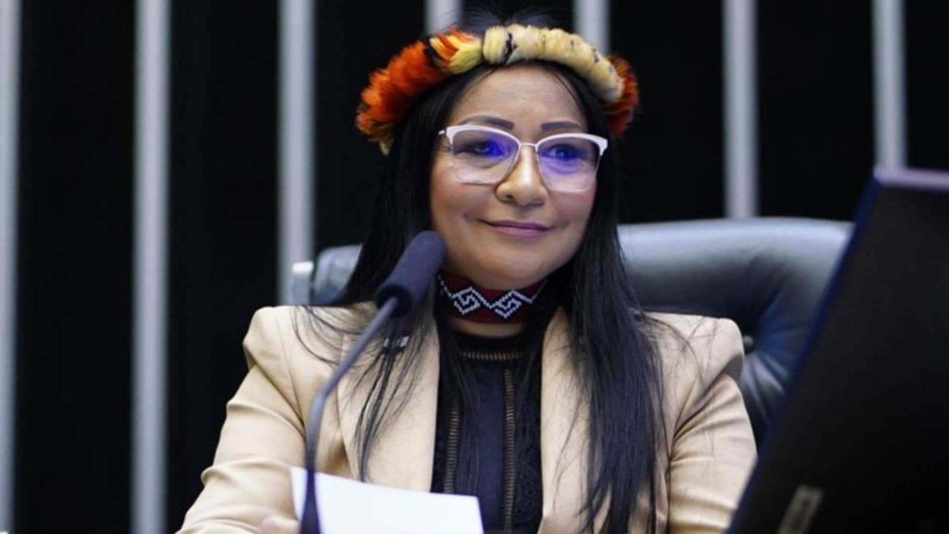 parlamentar Silvia Waiãpi