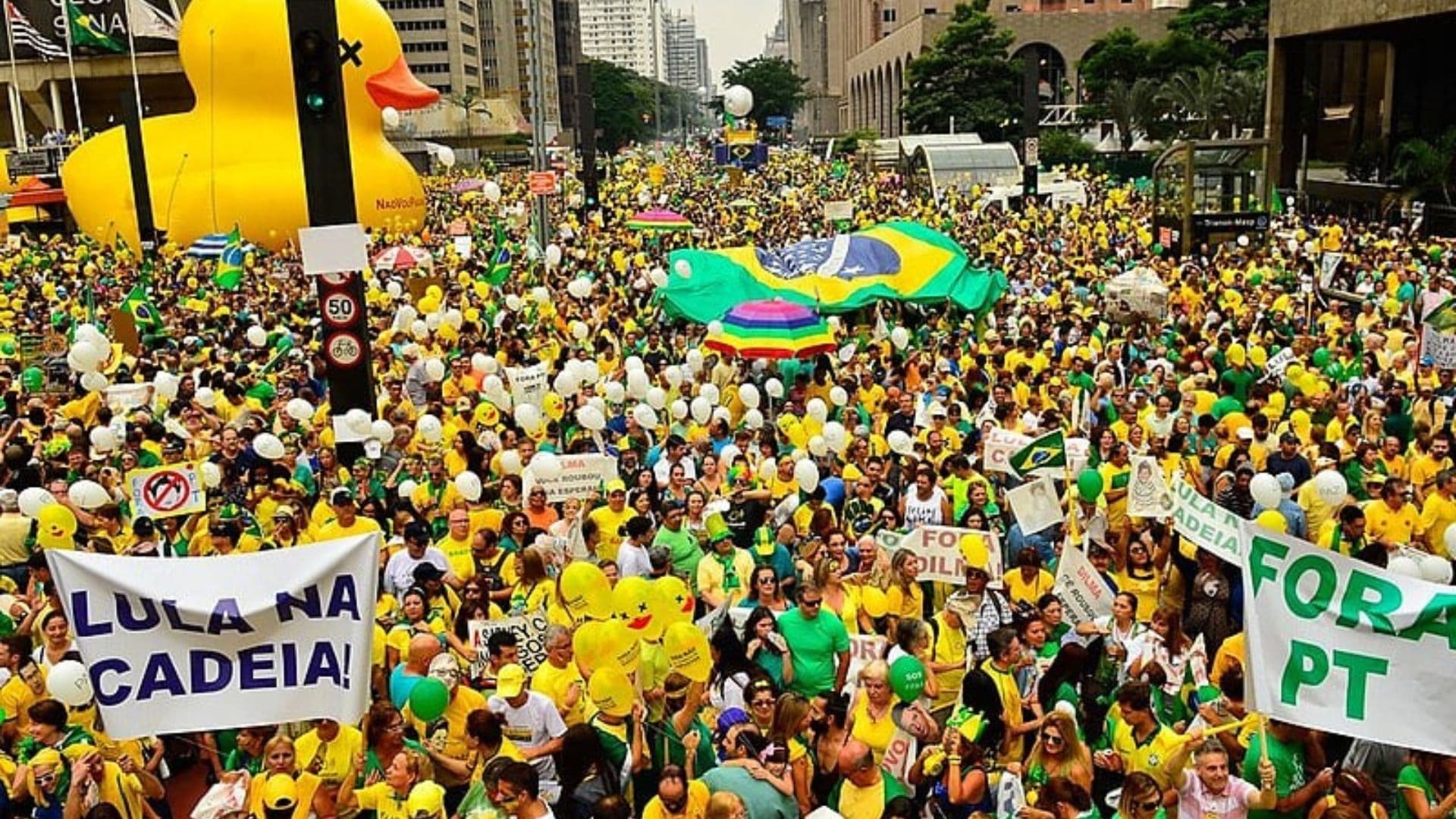 Manifestação na Paulista contra Dilma, até hoje esses protestos motivam esse tipo de debate.