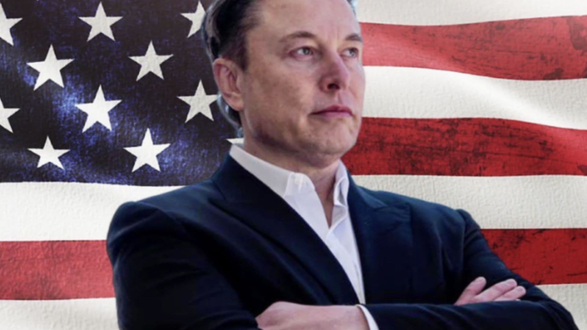 Elon Musk aparece com bandeira americana ao fundo