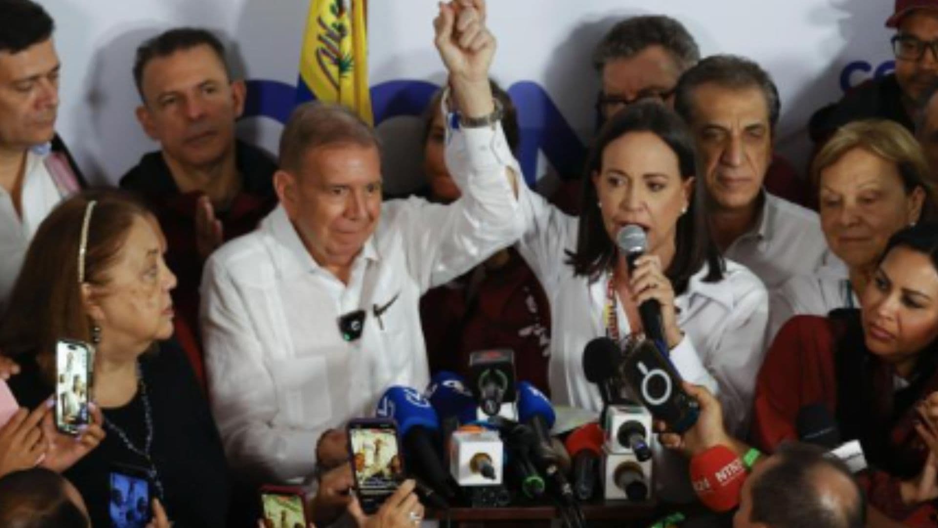 Corina Machado e Edmundo González dão entrevista coletiva