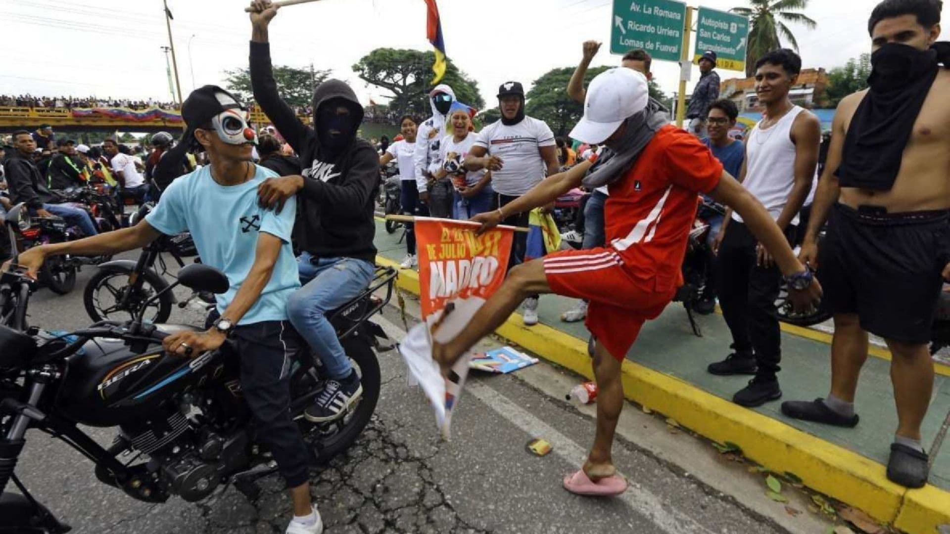 A onda de protestos na Venezuela tem deixado centenas de feridos. Algumas pessoas morreram.