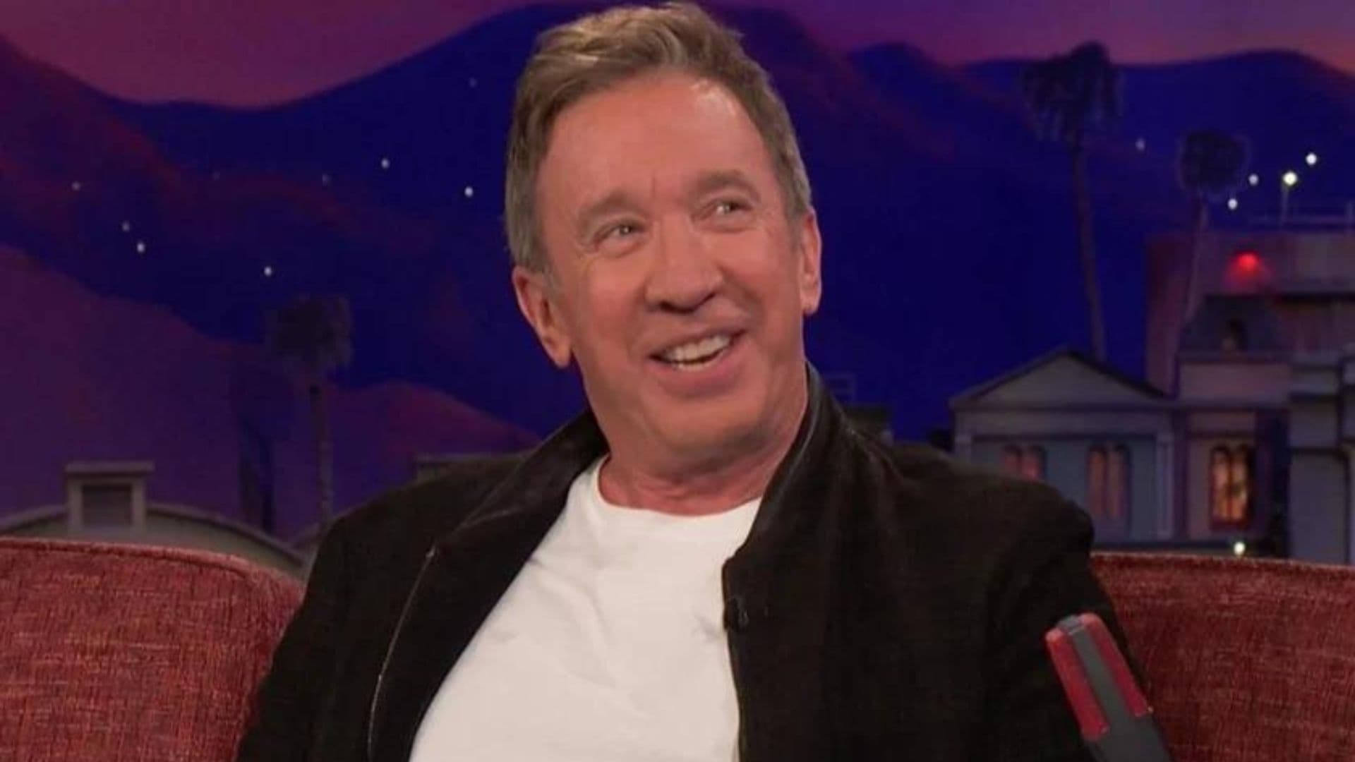 Ator Tim Allen em entrevista na CBS.